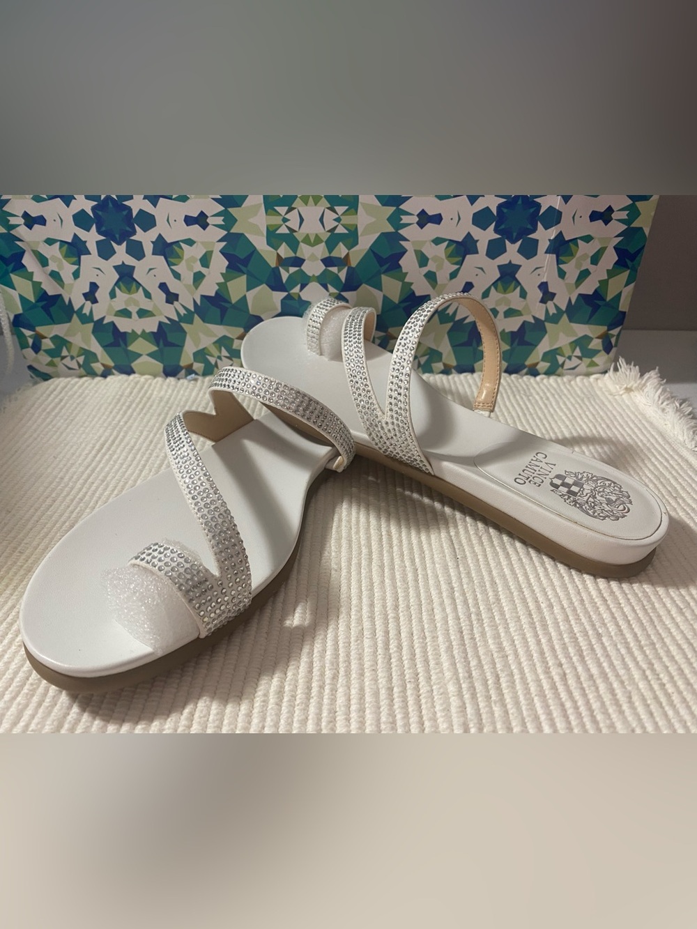 Vince Camuto White Crystal-Strap Flat Sandals
VC-EVINA
NIB